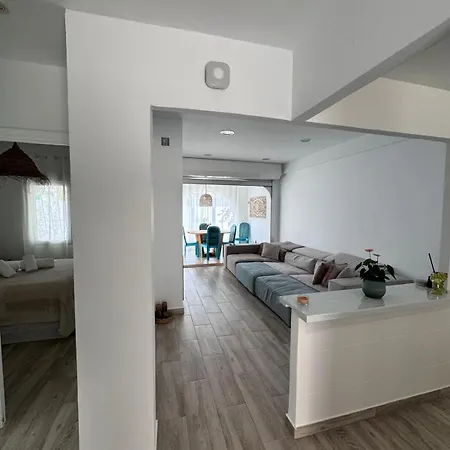 Chalet Adita Beach House 샬레
